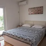 Dubis House